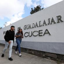 Estudiantes en las instalaciones de la Universidad deGuadalajara