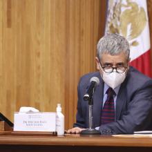 Dr. Héctor Raúl Solis Gadea durante la sesión