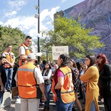 Trabajadores UDG en el punto de reunión 