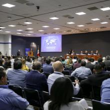 Vicerrector Ejecutivo de la UdeG, doctor Carlos Iván Moreno Arellano, haciendo uso de la voz