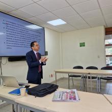 Raúl Gerardo Muñoz Cisneros, egresado la maestría en Periodismo Digital de UDGVirtual presentando su examen