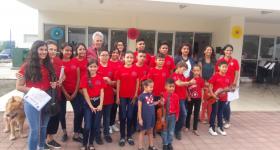 Niños y adolescentes de clase de violín y grupo de lectura de Casa Tizapán